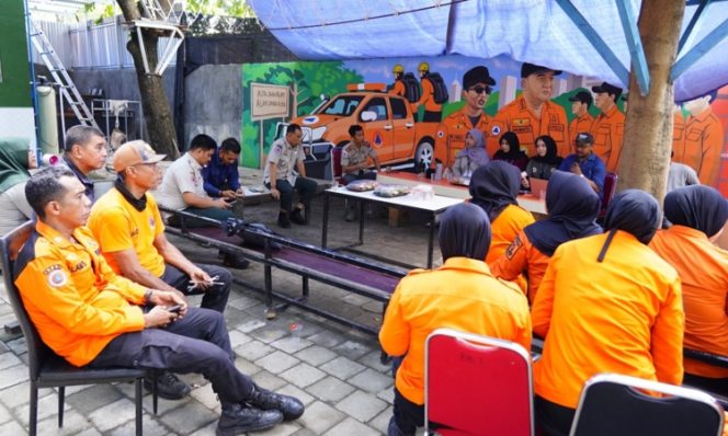 
					Kepala BPBD Kota Makassar, Fadli Tahar, memimpin rapat pemantapan kesiapsiagaan menjelang HKBN 2026 bersama jajaran dan stakeholder di Kantor BPBD Makassar, Selasa (28 April 2026) (Foto: Istimewa)