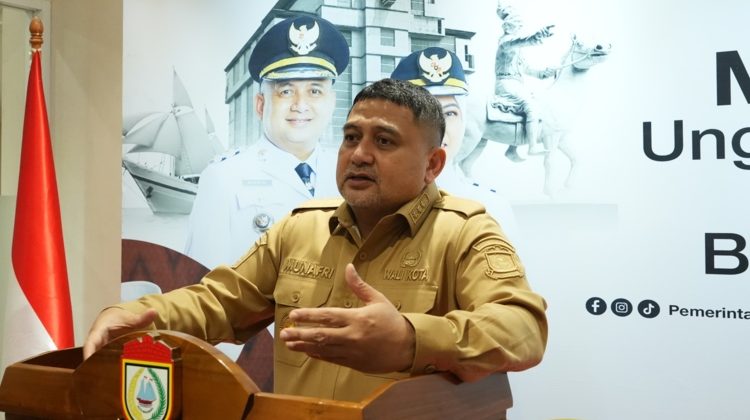 Wali Kota Makassar Munafri Arifuddin saat memberikan penjelasan kepada awak media terkait capaian kinerja EPPD 2025 yang meraih kategori tertinggi dari Kemendagri, di Balai Kota Makassar, Selasa (28/4/2026) (Foto: Istimewa)