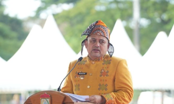 
					Wali Kota Makassar, Munafri Arifuddin, memimpin upacara peringatan Hardiknas 2026 dan menyampaikan komitmen peningkatan insentif guru serta pembenahan fasilitas sekolah di Lapangan Karebosi, Sabtu (2/5/2026) (Foto: Istimewa)