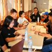 Ketua MAKI Sulsel Hidayat Akbar, SH., memberikan arahan saat rapat finalisasi panitia Sosialisasi P4GN bertema “Lorongku Bersinar, Keluarga Bebas Narkoba” di Warkop Daeng Ta, Jalan Daeng Tata Raya, Makassar, Senin (11/5/2026) (Foto: Arya)