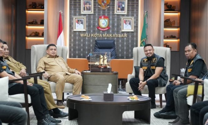 
					Jajaran pengurus DPP Ormas APPI melakukan audiensi bersama Wali Kota Makassar, Munafri Arifuddin, membahas persiapan pelantikan akbar yang diperkirakan dihadiri 1.500 kader. Makassar, Senin (18/05/2026) (Foto: Istimewa)