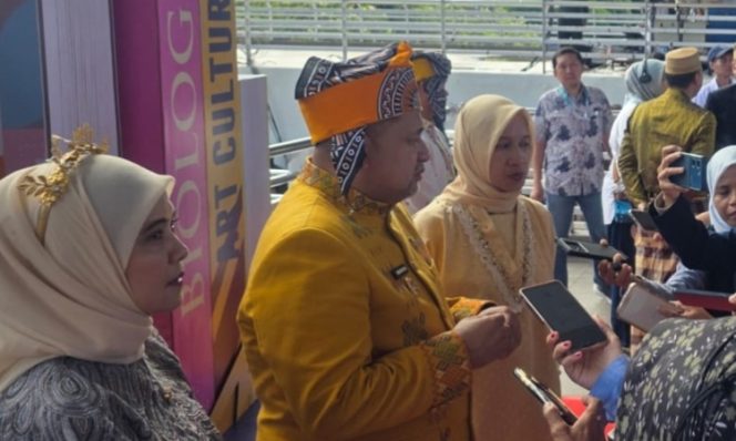 
					Wali Kota Makassar Munafri Arifuddin didampingi Wakil Wali Kota Aliyah Mustika Ilham dan Kepala Dinas Pendidikan Achi Soleman memberikan keterangan kepada awak media, Lapangan Karebosi, Makassar, Sabtu (2/5/2026) (Foto: Istimewa)