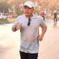 Ketua BPD PHRI Sulsel, Anggiat Sinaga, ikut berlari bersama peserta pada gelaran Makassar Half Marathon yang dinilai mampu mendongkrak okupansi hotel dan ekonomi Kota Makassar. Makassar, Jumat (8/5/2026) (Foto: Istimewa)