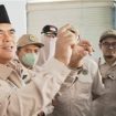 Ketua PPIH Arab Saudi Ian Heriyawan memberikan penjelasan terkait aturan penggunaan media sosial kepada petugas haji Indonesia selama operasional haji 2026 di Tanah Suci. Jeddah, Arab Saudi, dilansir Kanwil Kemenhaj Sulsel, Minggu (10/5/2026) (Foto,: Istimewa)