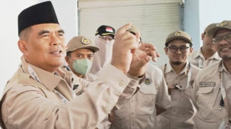 Ketua PPIH Arab Saudi Ian Heriyawan memberikan penjelasan terkait aturan penggunaan media sosial kepada petugas haji Indonesia selama operasional haji 2026 di Tanah Suci. Jeddah, Arab Saudi, dilansir Kanwil Kemenhaj Sulsel, Minggu (10/5/2026) (Foto,: Istimewa)