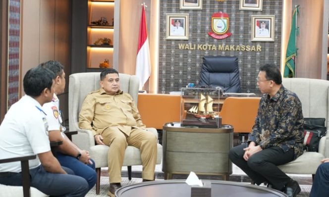 
					Wali Kota Makassar Munafri Arifuddin menerima audiensi jajaran PT Sinar Jaya Megah Langgeng terkait pengembangan sistem transportasi umum massal dan skema Buy The Service (BTS) di Kota Makassar. Makassar, Senin (18/5/2026) (Foto: Istimewa)