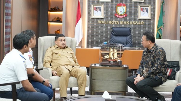 Wali Kota Makassar Munafri Arifuddin menerima audiensi jajaran PT Sinar Jaya Megah Langgeng terkait pengembangan sistem transportasi umum massal dan skema Buy The Service (BTS) di Kota Makassar. Makassar, Senin (18/5/2026) (Foto: Istimewa)
