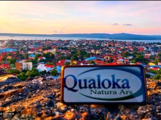 Platform Startup Qualoka tampil pada layar telepon genggam sebagai marketplace souvenir dan informasi wisata Nusantara di Makassar, Rabu (27/5/2026) (Foto: Istimewa).