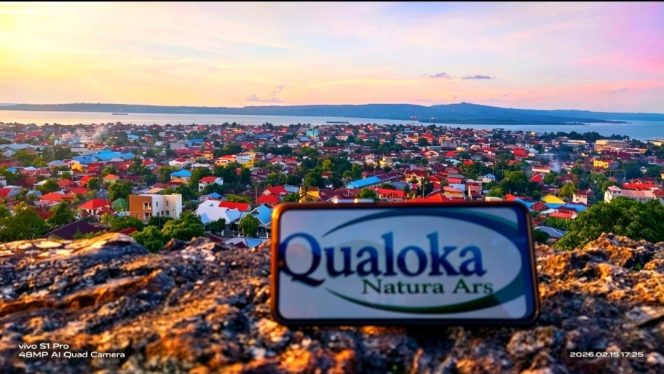 
					Platform Startup Qualoka tampil pada layar telepon genggam sebagai marketplace souvenir dan informasi wisata Nusantara di Makassar, Rabu (27/5/2026) (Foto: Istimewa).