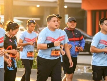 Wali Kota Makassar turut berlari bersama ribuan peserta dalam Makassar Half Marathon 2026 yang berlangsung sukses dengan dukungan layanan parkir aman dan transparan dari Perumda Parkir Makassar. Makassar, Minggu (31/5/2026) (Foto: Istimewa)