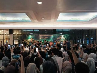 Suasana temu penggemar film Sekawan Limo 2: Gunung Klawih dipadati ratusan penonton yang antusias mengikuti rangkaian acara dan berinteraksi langsung dengan para pemain film di Golden Theater. Tulungagung, Sabtu (30/5/2026) (Foto: Mikhael)