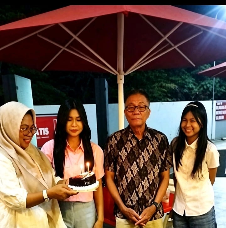 Muh. Iwan, Dewan Redaksi Berita Kota Online, Rayakan Usia ke-64, Jadikan Keluarga sebagai Anugerah Terindah