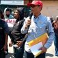 Jenderal lapangan bersama massa LPRI saat menggelar aksi damai mendesak transparansi dan kepastian hukum dalam penanganan kasus dugaan TPKS anak di depan Polresta Gowa, Gowa, Selasa (8/9/2026) (Foto: Arya)