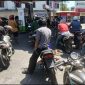 Motor modifikasi Thunder yang menjadi sorotan saat berada di tengah antrean kendaraan di SPBU kawasan Bawakaraeng-Urip Sumoharjo, Makassar, Minggu (6/9/2026) (Foto: Tim Redaksi)